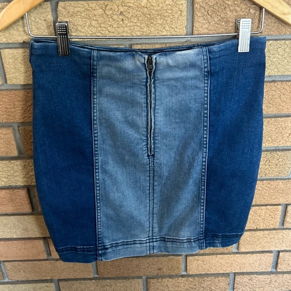 Free People Two Tone Color Block Blue Modern Femme Denim Mini Skirt Size 8 - Picture 5 of 9